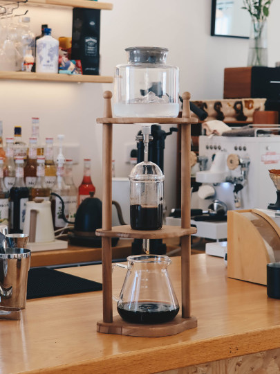 Solid Wood Frame Large Capacity Ice Drip Coffee Pot for Commercial and Home Use Cold Brew Ice Drip Pot High Borosilicate Glass Cold Brew Pot