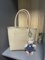 Бежевый, средний Соберите и купите бесплатно кулон из мехового шарика