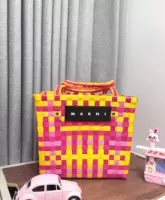 Квадратный, розовый