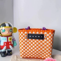 Квадратный, белый