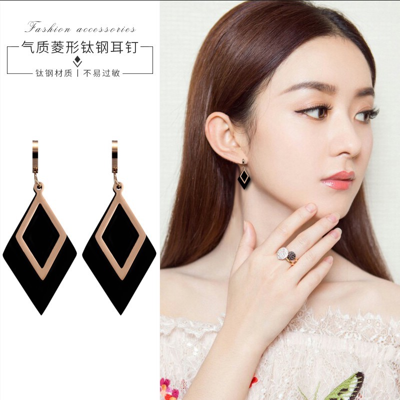 South Korea's black geometric diamond ear crash personality titanium steel earrings with simple ear nails appearing thin ear jewelry