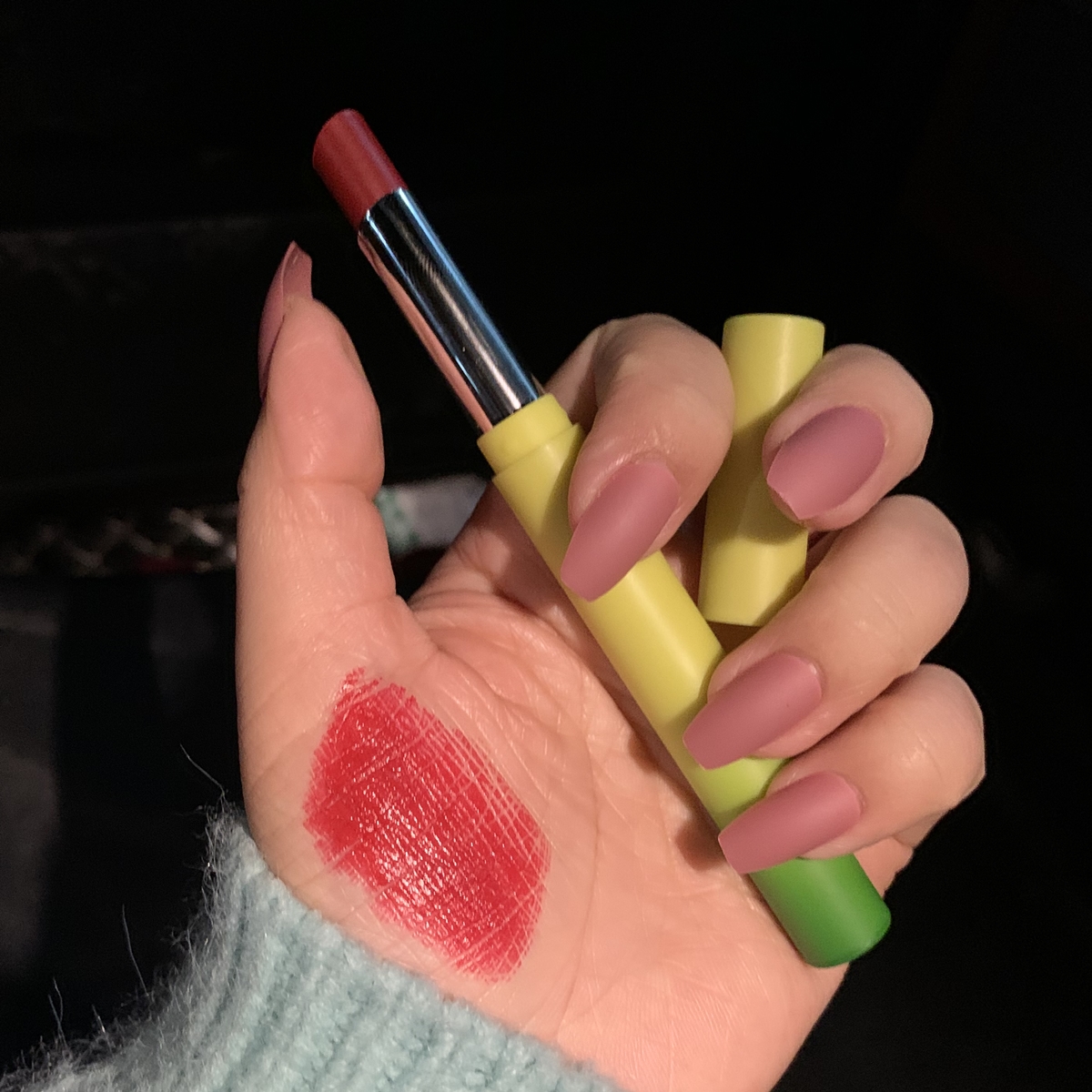 Clear Cleaning the niche moisturizing avocado fog face lipstick retro rose bean sand moisturizing and persistent Chinese wind