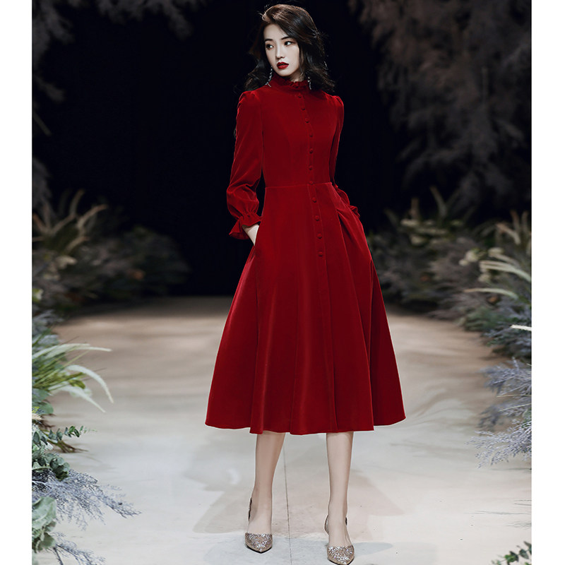 The bride 2023 new long sleeve red wedding dress engaged small man can usually wear skinny female