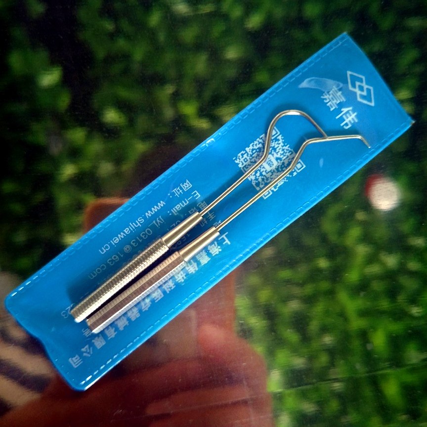 Curved Metal Toothpick / free for commercial use high quality images