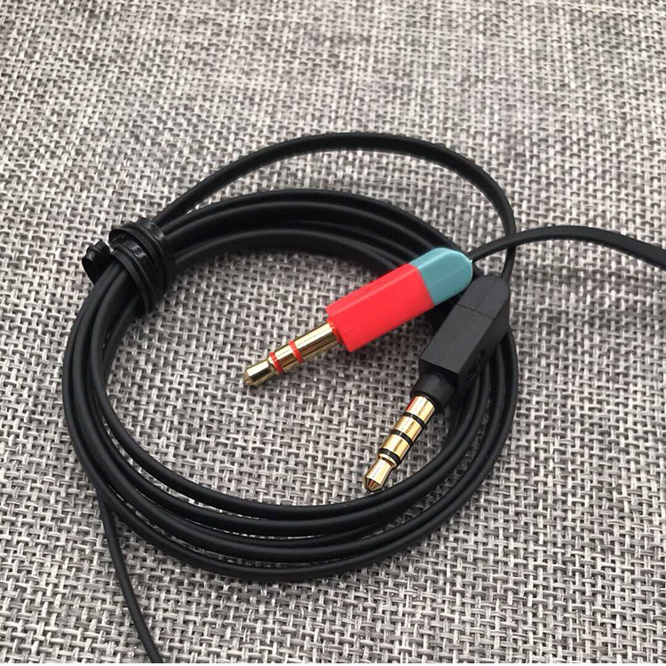 Skull 3 5 Audio Line Computer Sound Vehicle phone AUX Music ear machine Line control with wheat to the public company