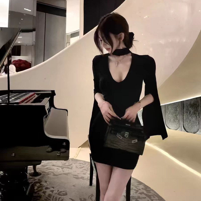 Niche korean style black cutout long sleeve dress, 2025 new arrival - trendy & stylish outfit recommendation Niche korean style black cutout long sleeve dress, 2025 new arrival - trendy & stylish outfit recommendation