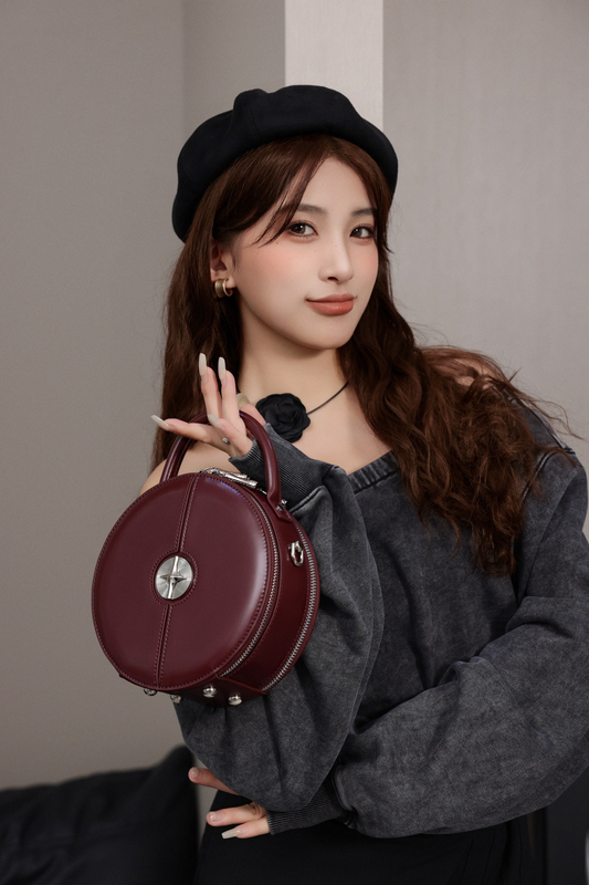 Lkg 2024 New Niche Design Light Luxury Retro Cowhide Small Round Bag Handbag Crossbody Bag Shoulder Bag Round Box Bag