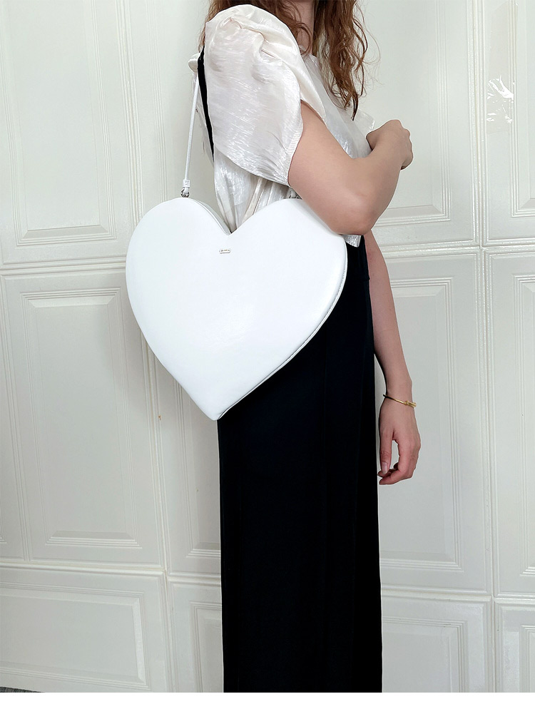 White Largelovely girl love One shoulder Axillary bag female 2021 new pattern personality Minority Design Mini Oblique span Small bag ins
