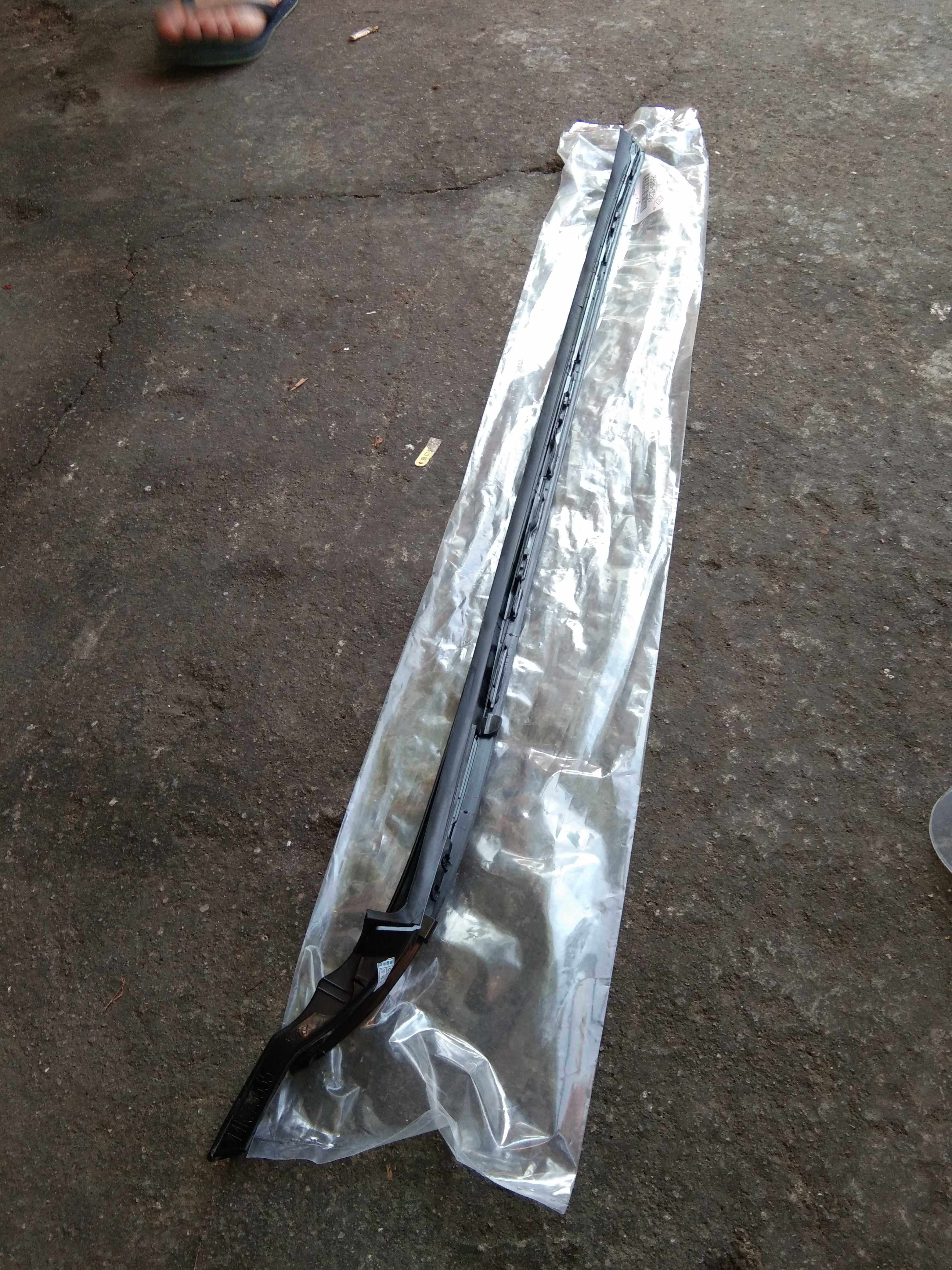 Suitable 15 15 16 16 18 17 19 19 19 hanlanda front blocking glass outer press strip windshield waterproof strip original