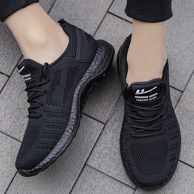 Pull back sports shoes men's summer breathable mesh running shoes all black casual mesh shoes wear-resistant work shoes men