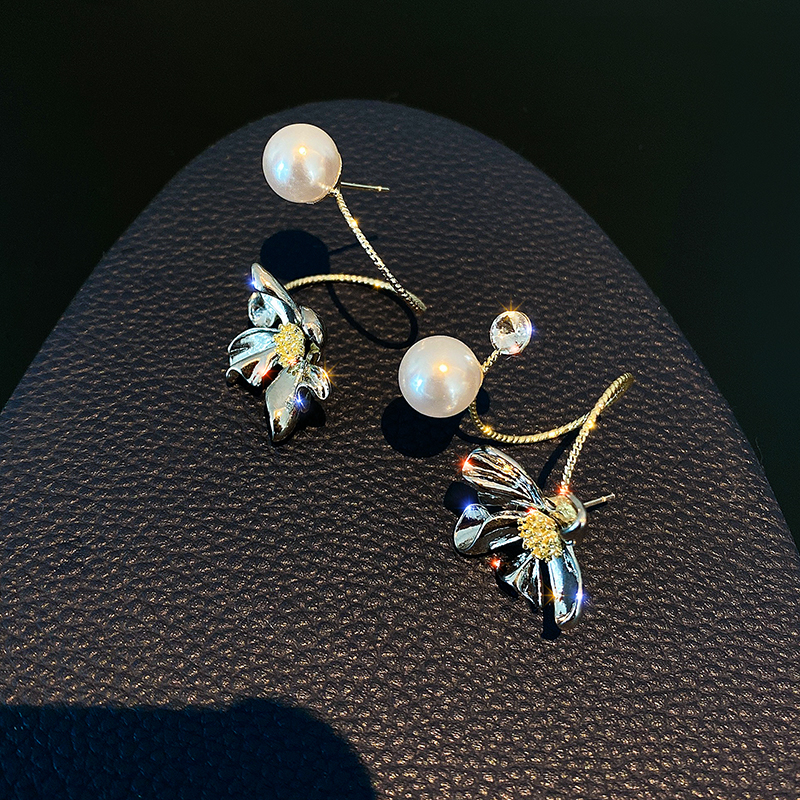 Hong Kong niche design sense 925 sterling silver needle asymmetric pearl diamond earrings 2022 new trendy ear needles