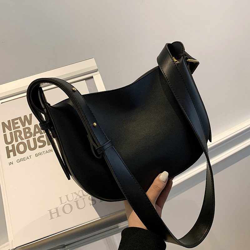 Niche design bag female 2022 new trendy retro popular solid color underarm bag fashion casual versatile shoulder bag