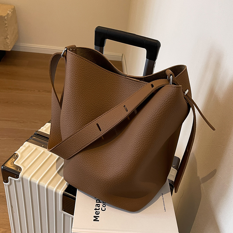 High-End Fashion Large Bag for Women, Trendy 2024 New Retro Versatile Shoulder Bucket Bag ins Hot-Selling Crossbody Bag