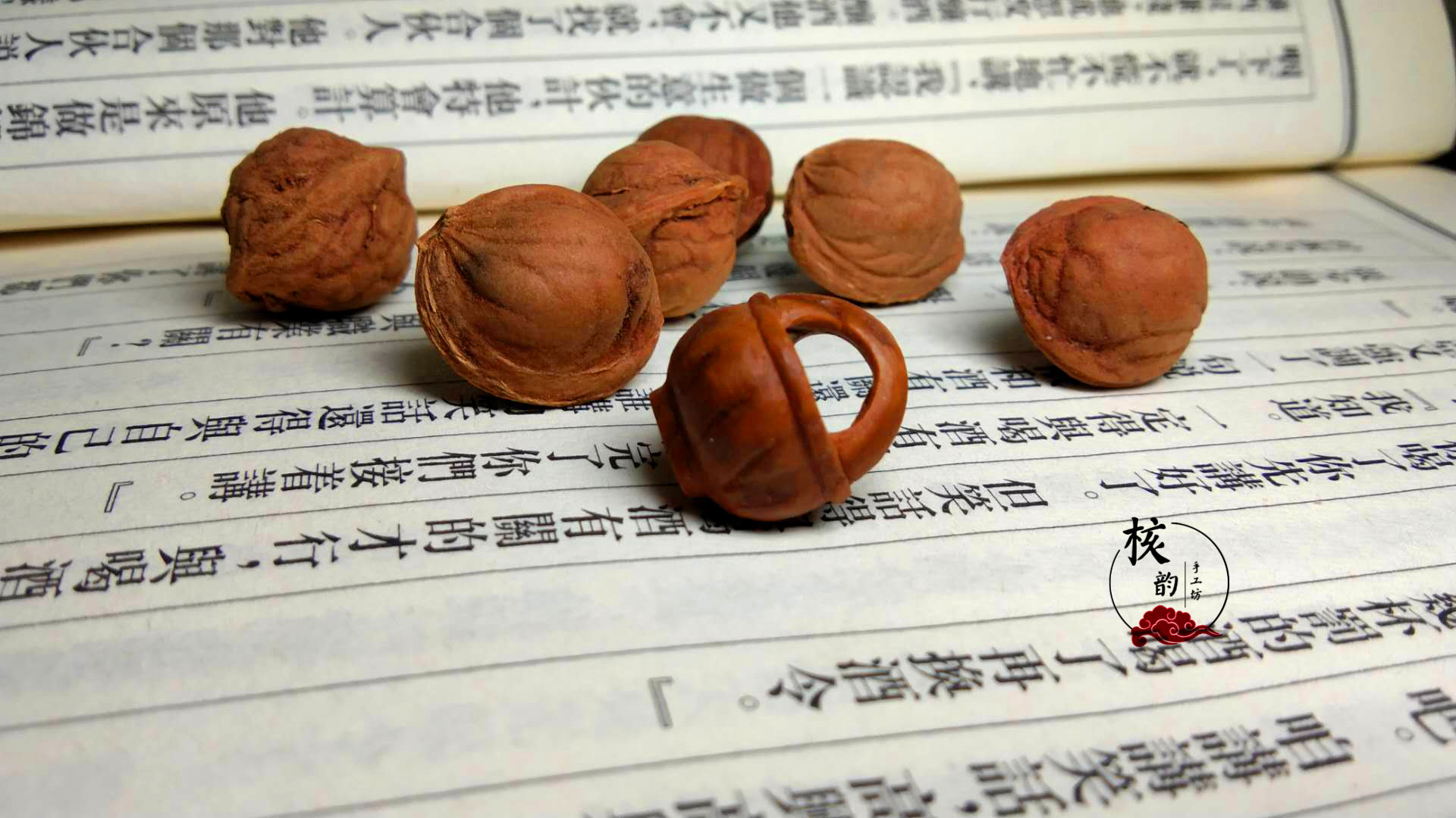 Handmade peach blue wild dragon peach core carved small peach basket Baby pressure surprise small peach Hu Handmade carved peach basket