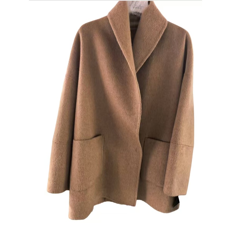 100% Camel Wool 10 Minimalist Style Short Double-Sided Camel Wool Coat with Green Fruit Collar 100% Camel Wool 10 Minimalist Style Short Double-Sided Camel Wool Coat with Green Fruit Collar