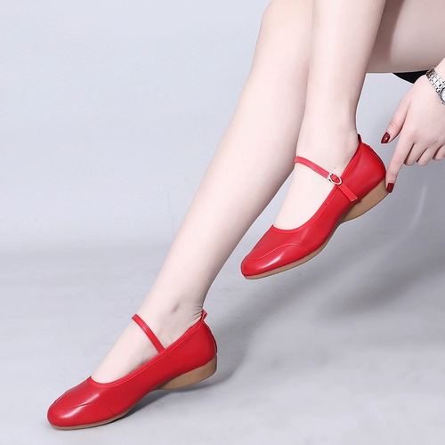 Красная танцующая серебряная летняя обувь