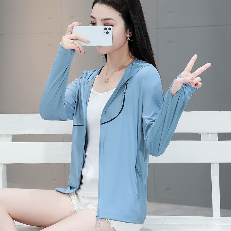 Outdoor sunscreen skin clothing women's summer large size gauze anti-UV mother 2022 new light and small blouse