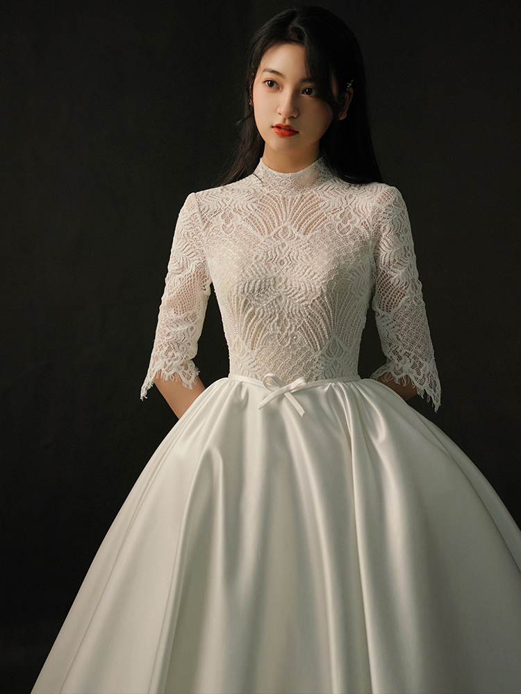 Elegant lace wedding dress for bride, french style