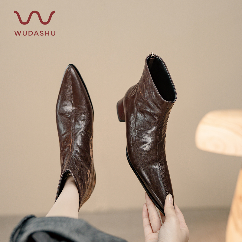 Uncle Wu in High Heels Has a French-Style Elegant Look, Wearing Slim Brown Pointed-Toe Ankle Boots, High-Heeled Boots, Sheepskin Short Boots for Women