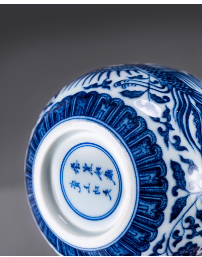 Porcelain in jingdezhen blue and white maintain kung fu master cup single CPU hand - made longfeng round expressions using kung fu tea tea cup