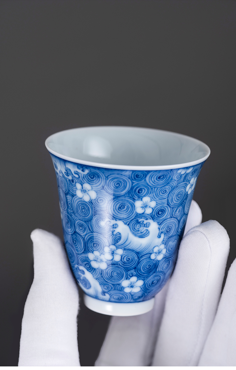 Ceramic blue and white porcelain on kung fu industry water lines master cup manual hand - made jingdezhen tea cup sample tea cup