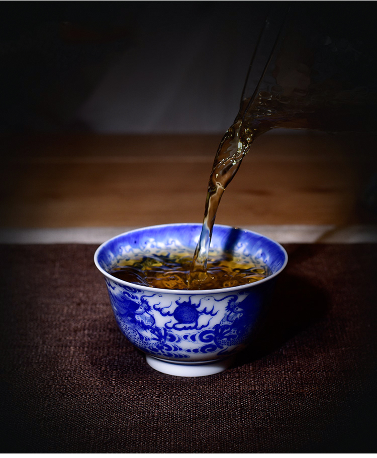 Jingdezhen blue and white dragon playing pearl grain ceramic hand - made the master sample tea cup cup single CPU kung fu tea custom