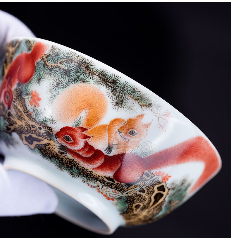 Manual hand - made colored enamel porcelain on kung fu squirrel sample tea cup jingdezhen ceramic masters cup high - end kung fu tea cups