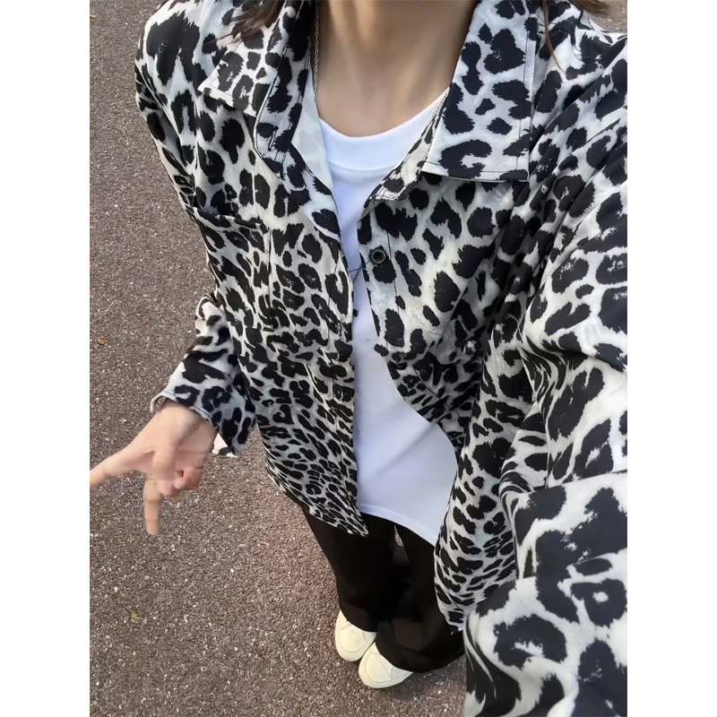 American-Style Light Mature Leopard Print Shirt for Men, Autumn Restraint Style, Cool Long-Sleeve Shirt, Retro High-End Casual Jacket American-Style Light Mature Leopard Print Shirt for Men, Autumn Restraint Style, Cool Long-Sleeve Shirt, Retro High-End Casual Jacket