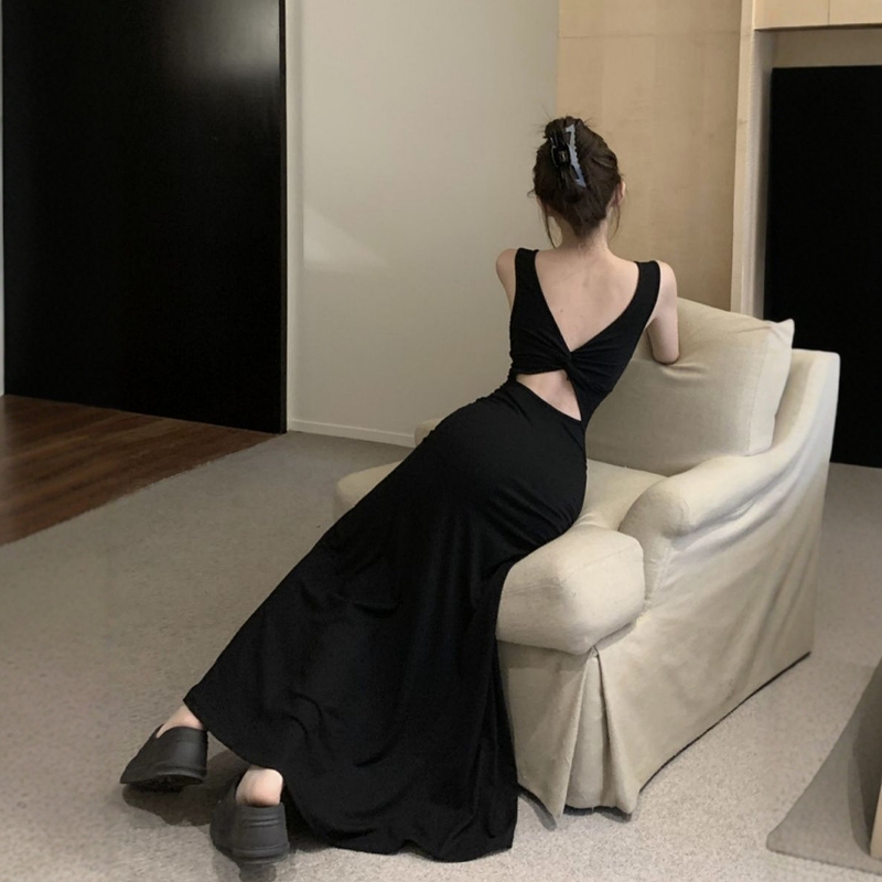 Sexy Backless Camisole Dress with Chest Pads, Waist-Cinching, Slim-Fitting, Elegant, Long Dress for Outerwear, Internet Celebrity Camisole Dress