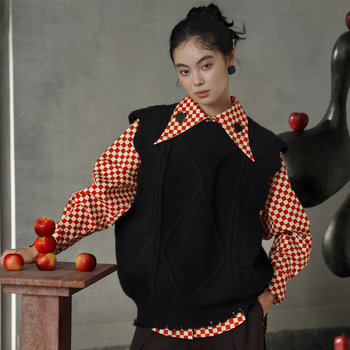 Kamo Original Retro Dark Sleeveless Knitted Vest for Women, Versatile Sweater with Petal Cuffs, Slimming and Loose Fit