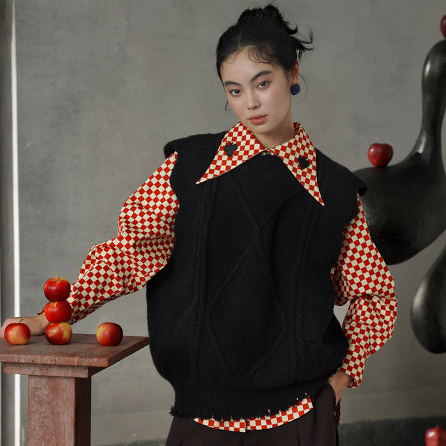 Kamo Original Retro Dark Sleeveless Knitted Vest Women's Layered Versatile Sweater Petal Cuffs Look Slim and Loose