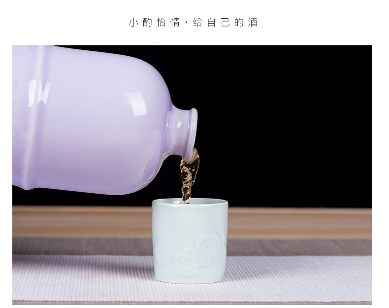 Creative jingdezhen ceramic wine bottles of liquor hip apricot blossom put grain carving small fresh wine gift bag in the mail