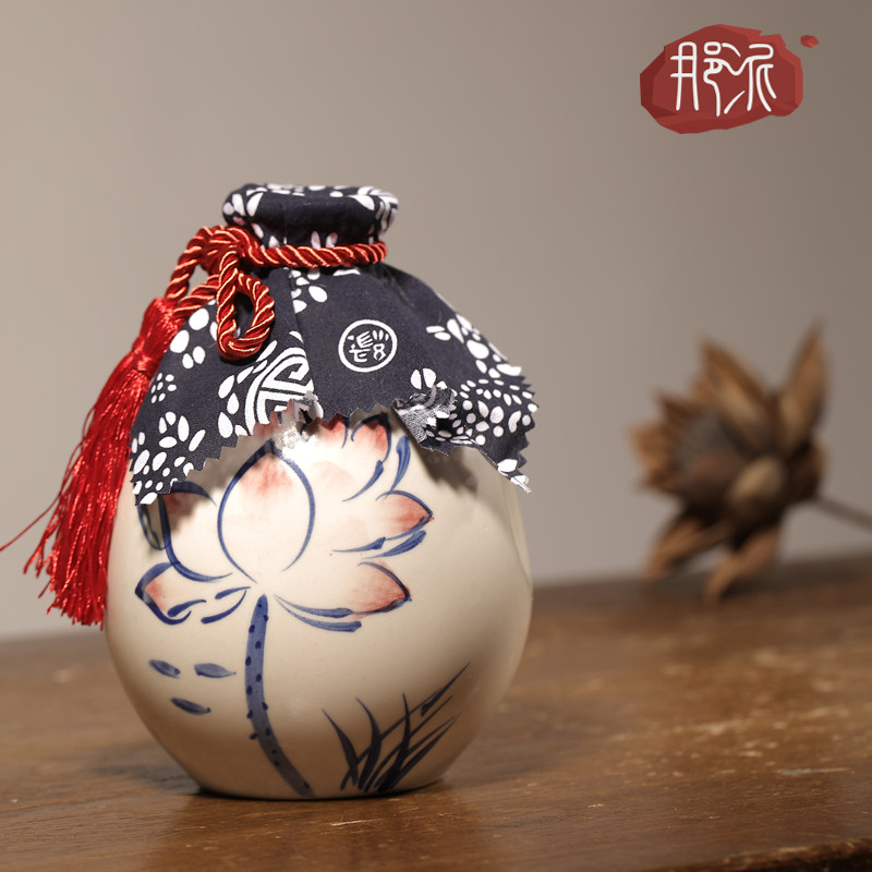 Chinese style hand-painted gift ceramic wine jar wine bottle 1 catty wine bottle cork seal wine small wine tank