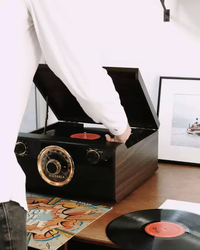 Victrola Bản ghi âm retro retro của người Mỹ ghi âm đài phát thanh sáu trong một băng cassette Bluetooth - Máy hát