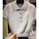 Весенняя дизайнерская трикотажная футболка с коротким рукавом, тренд сезона, городской стиль, яркий броский стиль, инкрустировано бриллиантами