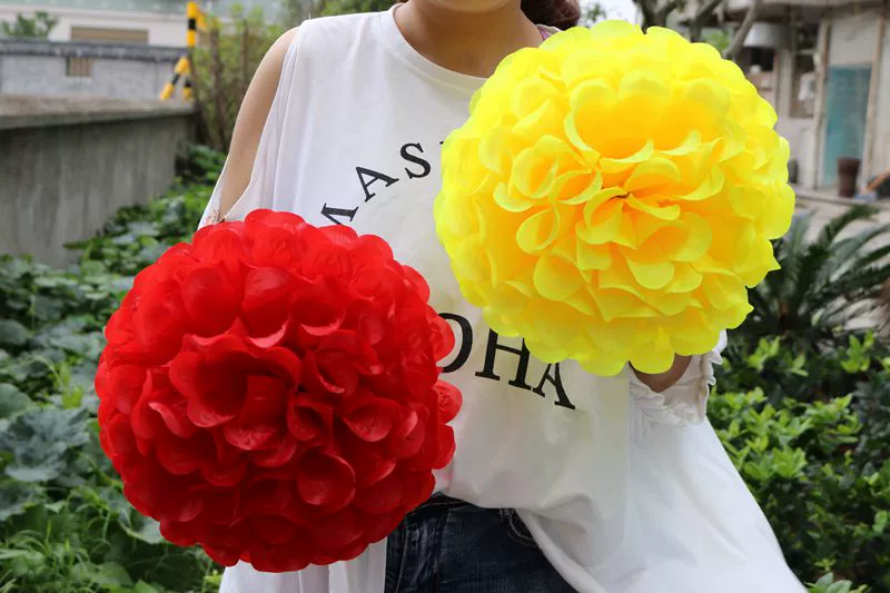 Hoa bóng cổ vũ tay hoa cặp nhảy múa hoa đỏ đầu hoa mẫu giáo đạo cụ biểu diễn múa vuông cổ tay vải hoa - Khiêu vũ / Thể dục nhịp điệu / Thể dục dụng cụ