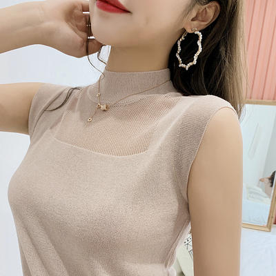 For women wearing a vest in summer, a short and versatile vest with a loose ice silk knitted base layer and a sleeveless top can be worn inside
