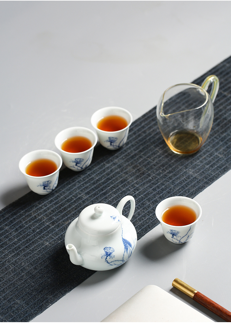 Blue and white landscape prosperous south ceramics hand - made a pot of four cups a gift fair keller delicate jingdezhen tea set