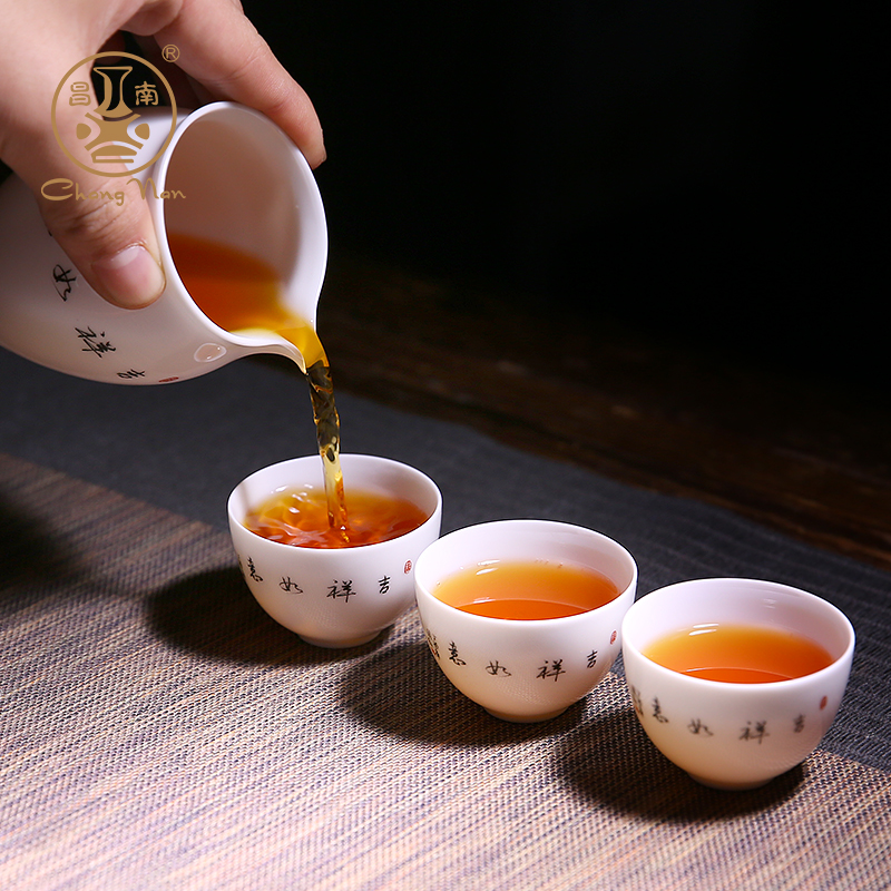 Chang south jingdezhen porcelain made kung fu tea master suit Chinese Spring Festival gift box 8 the head of a complete set of tea sets