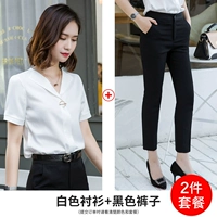 Белая рубашка, черные штаны