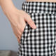 Summer ວ່າງສີດໍາແລະສີຂາວ plaid ຂາກ້ວາງ pants ສັ້ນບາດເຈັບແລະສັ້ນຂອງແມ່ຍິງເກົາຫຼີຝ້າຍແລະ linen texture ຂະຫນາດໃຫຍ່ pants elastic ຂອງແມ່ຍິງ