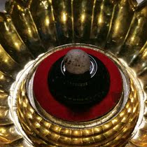  The old tower of Amitabha Buddhas Son removed only one special Gawu box for the relic offering