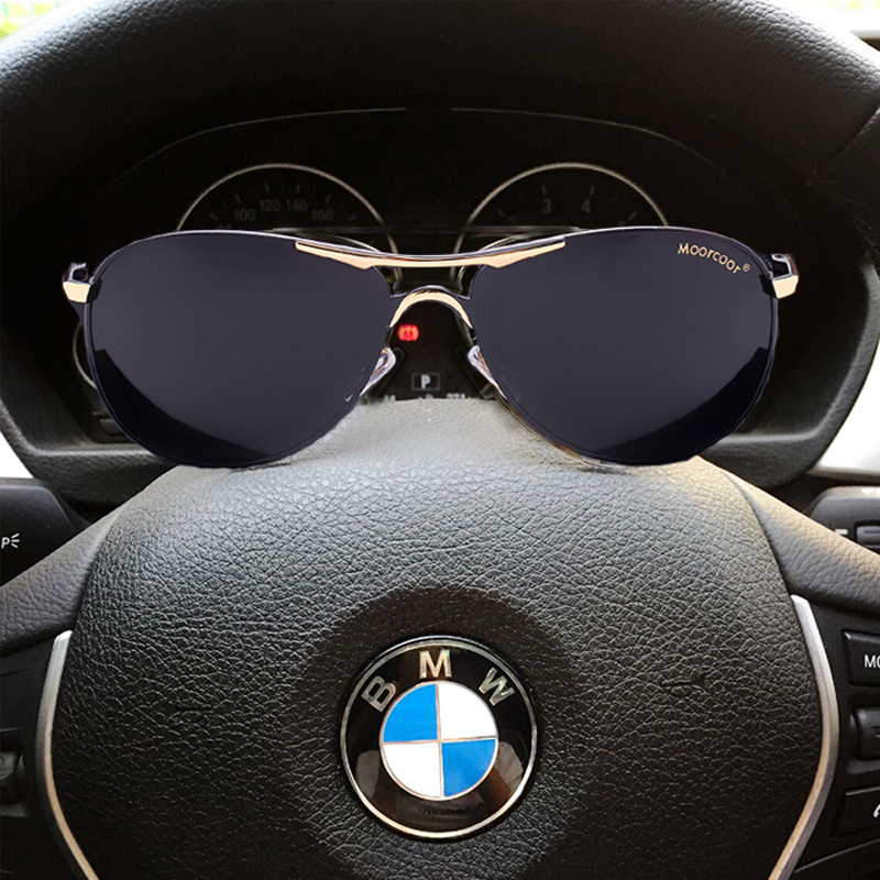 Day and night Dual-purpose discoloration polarized sunglasses male driving special driving sunglasses The new driver fishing glasses tide