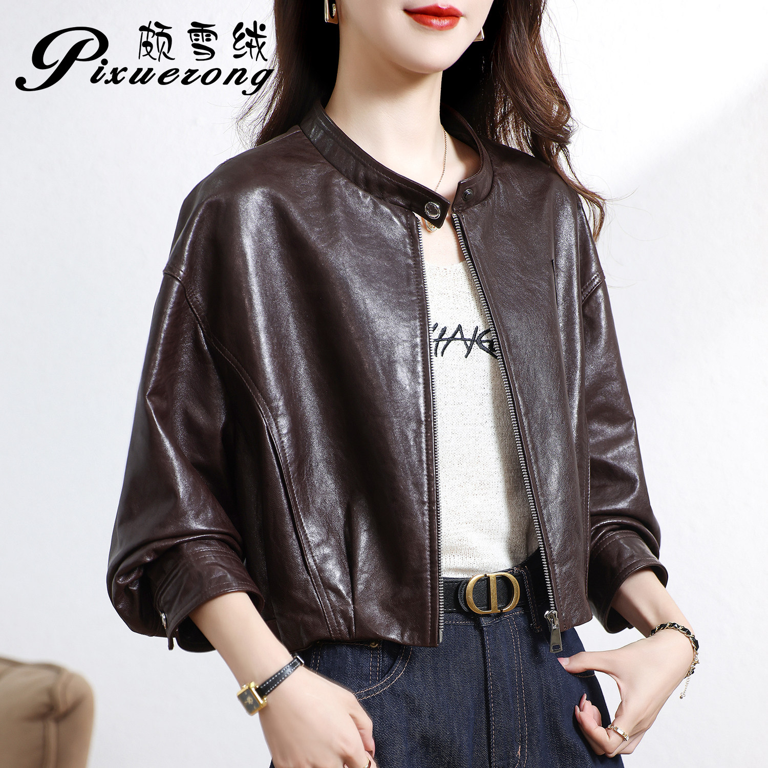 おしゃれなオイルワックス加工のシープスキンを使用した、スタンドカラーのショート丈本革ジャケット／コート。小柄な女性向け。海寧スタイル。2025年秋の新作。