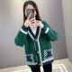 Sweater Jacket ຜູ້ຍິງຖັກແສ່ວເສື້ອ Cardigan 2023 ລະດູໃບໄມ້ຫຼົ່ນແລະລະດູຫນາວໃຫມ່ Loose V-neck ຂະຫນາດໃຫຍ່ Outerwear ສີແດງເທິງ