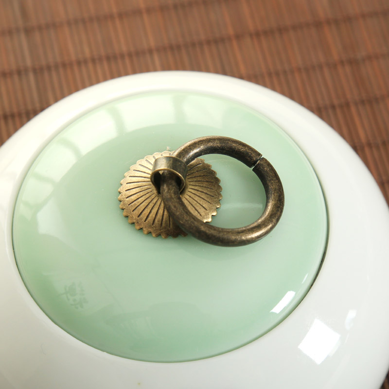 Is Yang sealed ceramic tea caddy fixings box travel warehouse storage tank mini pu 'er tea pot receives special tea set