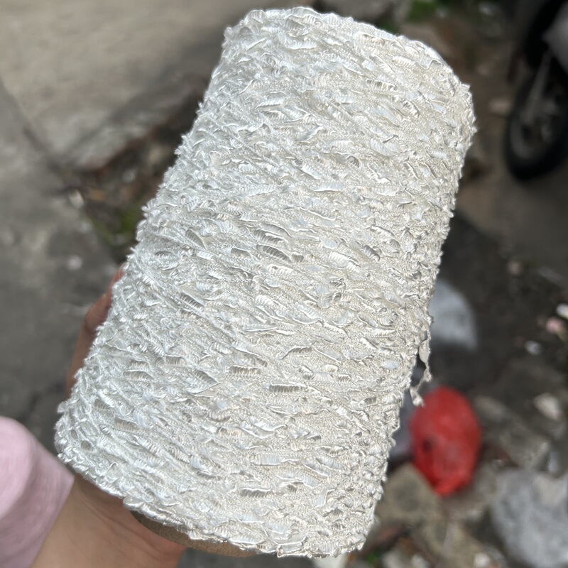 Price: 0.5kg White Glossy Stair-Pattern Yarn for Hand-Knitting DIY Sweaters and Coats, Hand-Mixed Yarn, Free Shipping