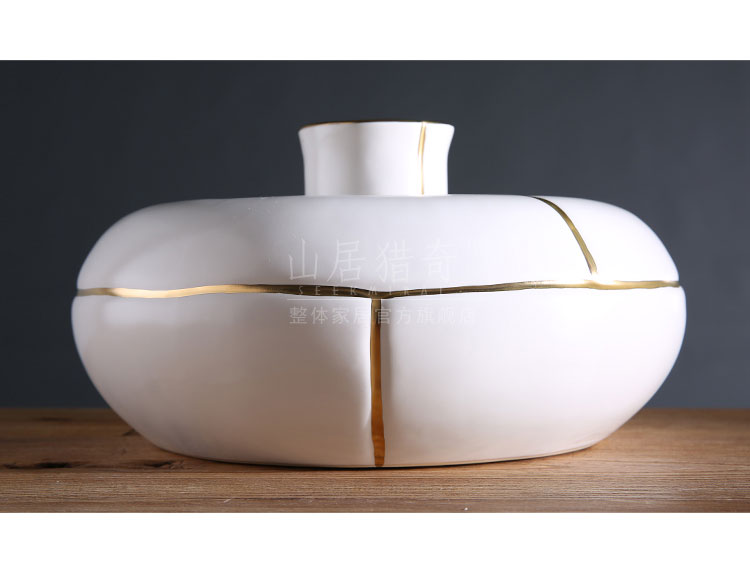 Creative fashion a simple white ceramic vase American living room home decoration vase furnishing articles up phnom penh bottle arranging flowers