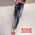 Quần jean skinny đen co giãn thời trang cộng với nhung dày vẽ graffiti Hàng hóa châu Âu chân quần quần Quần jean