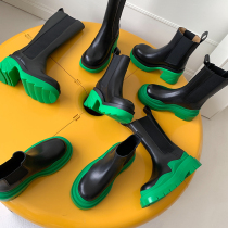 (green elements) The green conset looks good on this years green patchwork